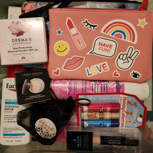 Deluxe Mystery Self Care Box A Make-an-Offer - Picture 2 of 5